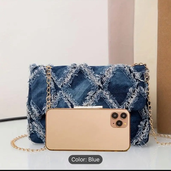 Elegant Blue Diamond Quilted Crossbody Bag with Detachable Chain Strap - Picture 6 of 7